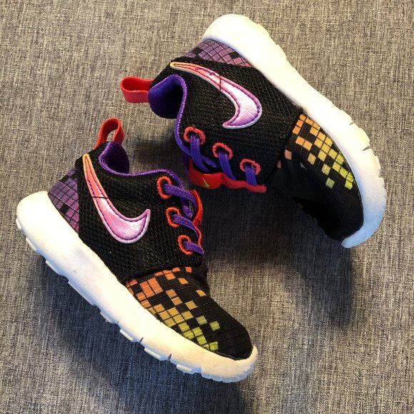 NIKE shoes slip-on, toddler Size 5C, flexible rubber soles, black & multi-color - Picture 2 of 7